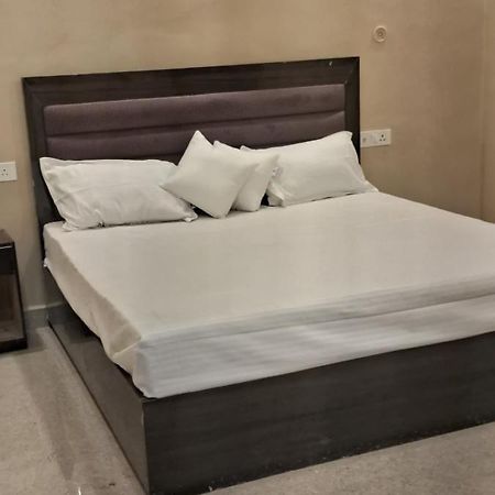 Shree Janki Palace Hotel Ayodhya Buitenkant foto