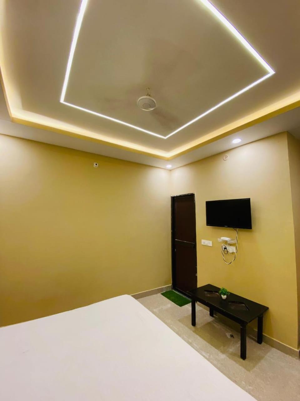 Shree Janki Palace Hotel Ayodhya Buitenkant foto